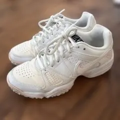 NIKE ホワイト スニーカー　23cm