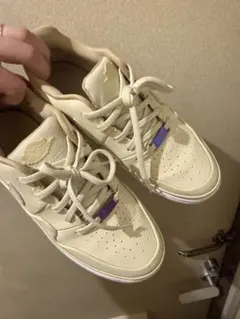 NIKE エアジョーダン　ベージュ