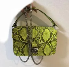 ZARA パイソン柄 チェーンショルダーバッグ ネオンイエローのサムネイル