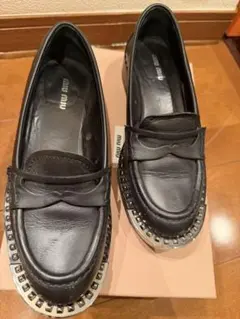 miu miu スタッズ ローファー ブラックのサムネイル