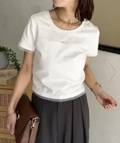 Thevon ゼヴォン　チャーム付きコンパクトTシャツ　S ホワイトのサムネイル