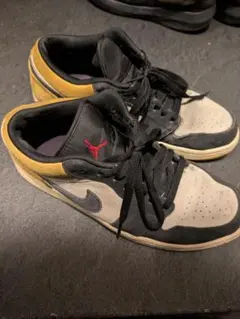 Nike Air Jordan 1 Low ベージュ/黒/黄色