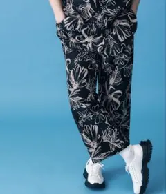 新品 定価25,300円　【Dankeschon】 FlowerPants Ｌのサムネイル