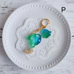 海とレジンのアルファベットキーホルダー【P】ハンドメイド