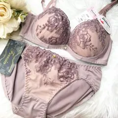 C65 ブラジャーショーツセット　新品タグ付き ローズピンク