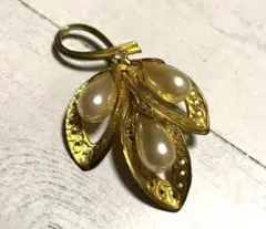 葉っぱモチーフブローチ　ヴィンテージ