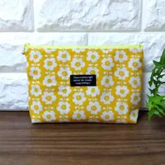 ハンドメイド　２０cmファスナーポーチ　北欧花柄　黄色