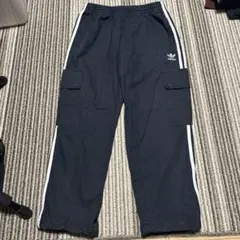 アディダス アディカラー クラシックス スリーストライプス カーゴパンツ