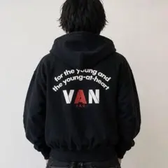 VAN JAC バックロゴ ジップパーカー 黒 短丈のサムネイル