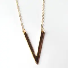 ゴールド V字型 ネックレス