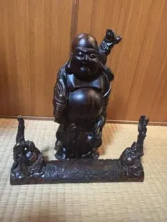 木製布袋の置物で一枚木彫りの高さ25cm長さ52cm幅15cm重さは約5キロ