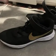 Nike ブラック/ゴールド スニーカー 21cm