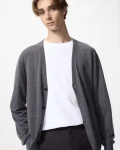 今年購入品 着用2回 Vネックカーディガン　グレー