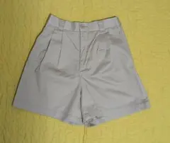 GUベージュ ショートパンツ プリーツ入り