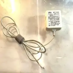 au純正共通ACアダプタ04 KDDI 0401PWA　スマホ充電器