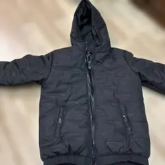 ブラックダウンジャケット フード付き