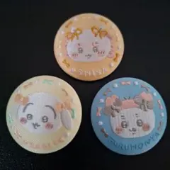 ちいかわ　刺繍缶バッジ3個セット 　うさぎ・シーサー・古本屋のサムネイル