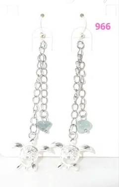 No.966樹脂フック　カメチャームピアス　ハンドメイド　２点からお得♪