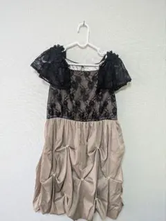 エレガントなパーティードレス 黒とベージュ