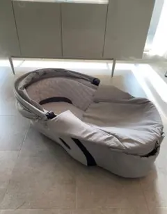 STOKKE XPLORY キャリーコット V6 新生児用 グレーのサムネイル