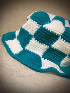 ターコイズとホワイトのチェック柄バケットハット