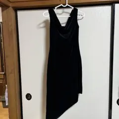 ブラックノースリーブドレープワンピース