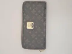 ブラックレザー長財布 ロゴ入りのサムネイル