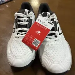 New Balance ホワイト/ブラック スニーカー６９６