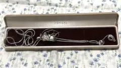 真珠と花と葉 ループタイネックレス