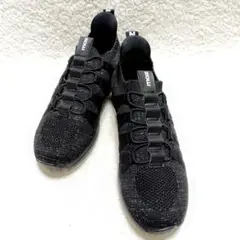 ブラック スニーカー