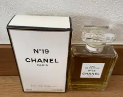 N°19 CHANEL 香水 50ml Eau de Parfum