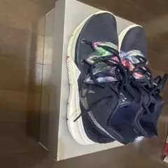 Nike バスケットボールシューズ カイリー5 ネイビー/マルチカラー