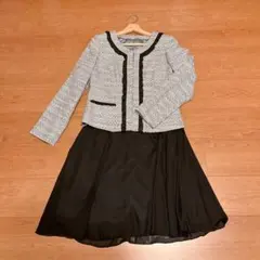 【美品】入学式・卒業式におすすめ　セレモニースカートスーツ　11号(L)グレー黒
