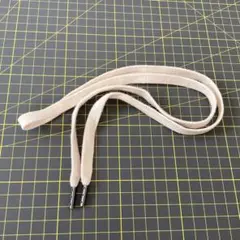 アイボリー (生成り）パーカー紐　メタルチップのサムネイル