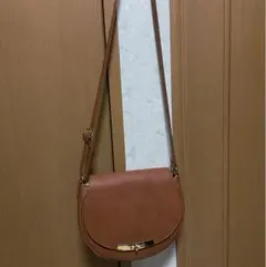 ハーフムーンショルダーバッグ