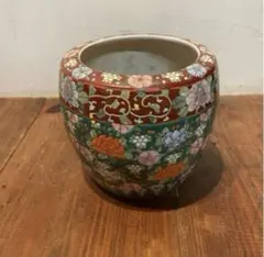 伊万里焼 十錦手 金彩色絵 粉彩牡丹花蝶紋 火鉢 睡蓮鉢 骨董 美品