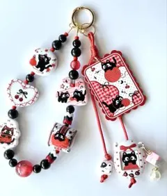 黒猫×赤ビーズ大人可愛いストラップ