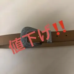 ビンテージ装飾的バックルのブラウンベルト