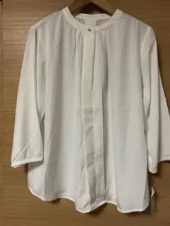 新品　ＲＩＲＩＹＡＮＯ　　スキッパーブラウス