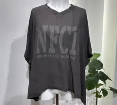 新品タグ付き パシオーネ ロゴカットソー シアーTシャツ V襟 チャコールグレーのサムネイル