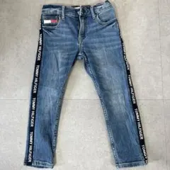 Tommy Hilfiger（トミー ヒルフィガー）ラインデニムパンツ