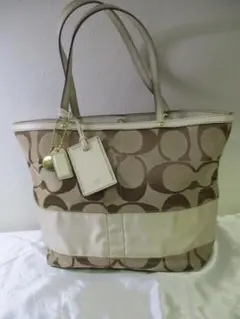 COACH コーチ 白ベージュ系シグネチャーバッグ
