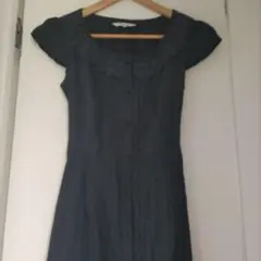 レース付き襟のブラック半袖ワンピース　黒　ウエストリボン付き 前ボタン