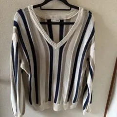 アイボリー・ネイビー ストライプ Vネックニット