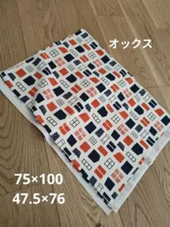 窓柄の生地（オレンジ・ネイビー）オックス