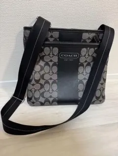 coach メンズショルダーバック　レザー