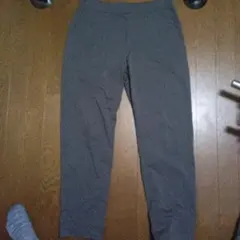 ユニクロ　ウルトラスレトレッチアクティブテーパードパンツ　M