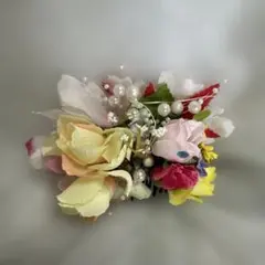 華やかな花飾りヘアコーム