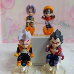 ドラゴンボール　 ドラゴンボールに乗るミニフィギュア　4体