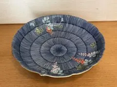 【有田焼】弥左ヱ門作 色絵藤文 千筋 輪花 大皿（直径約28.5cm） 有田焼】弥左ヱ門作 色絵藤文 千筋 輪花 大皿（直径約28.5cm） - メルカリ